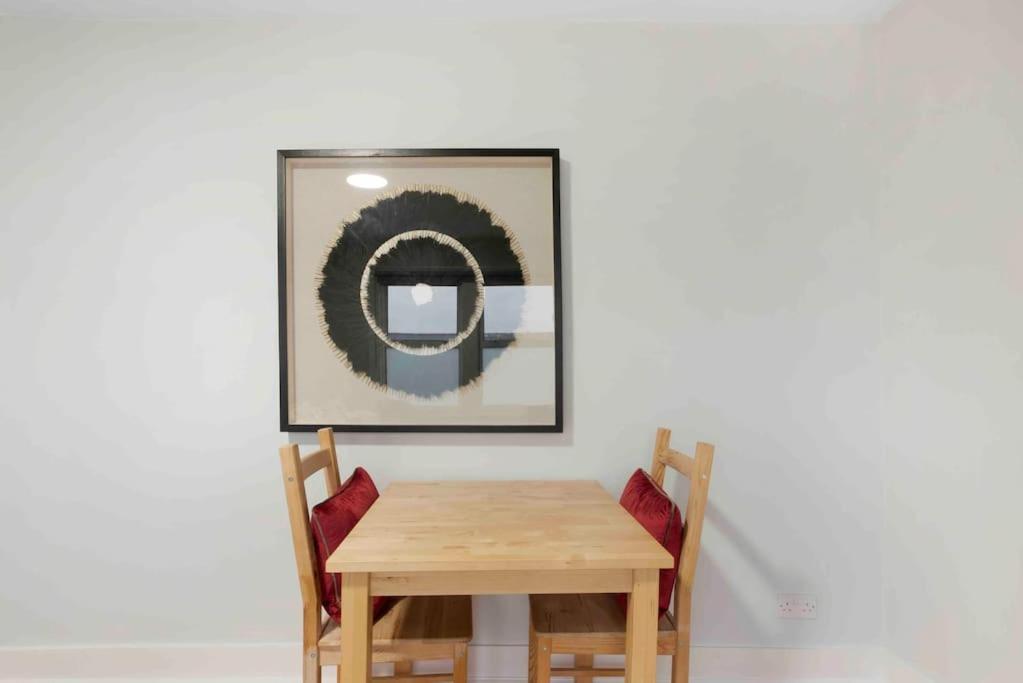 New 1 Bed Westfield/ Chiswick/ Hammersmith *