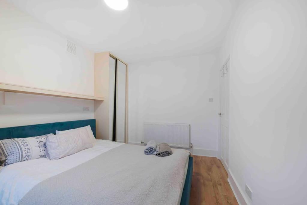 New 1 Bed Westfield/ Chiswick/ Hammersmith Londra