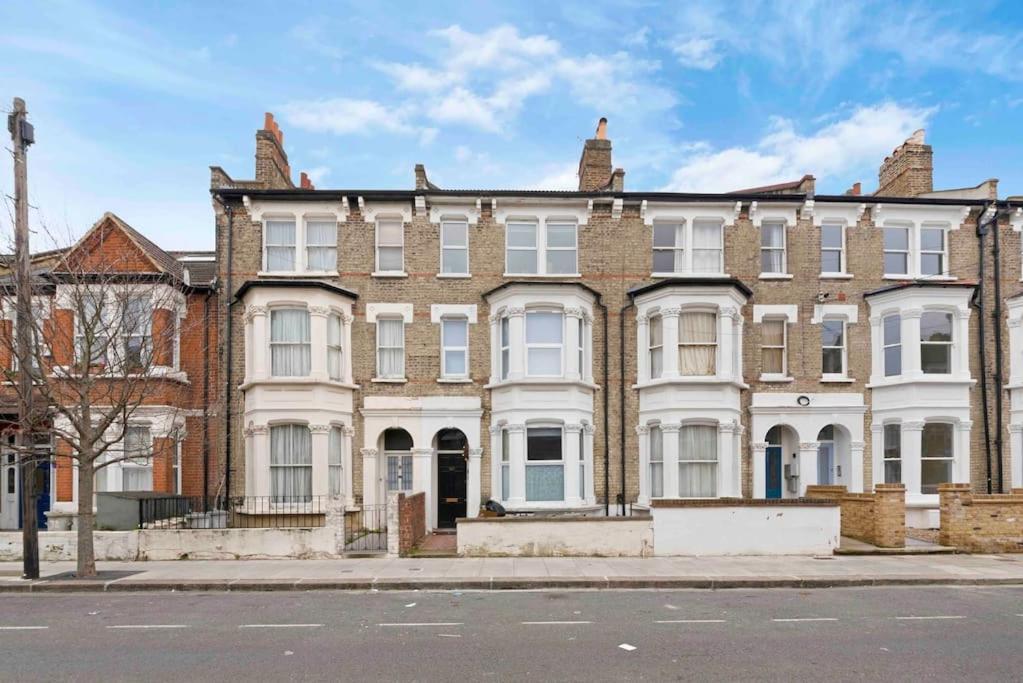 New 1 Bed Westfield/ Chiswick/ Hammersmith Apartment