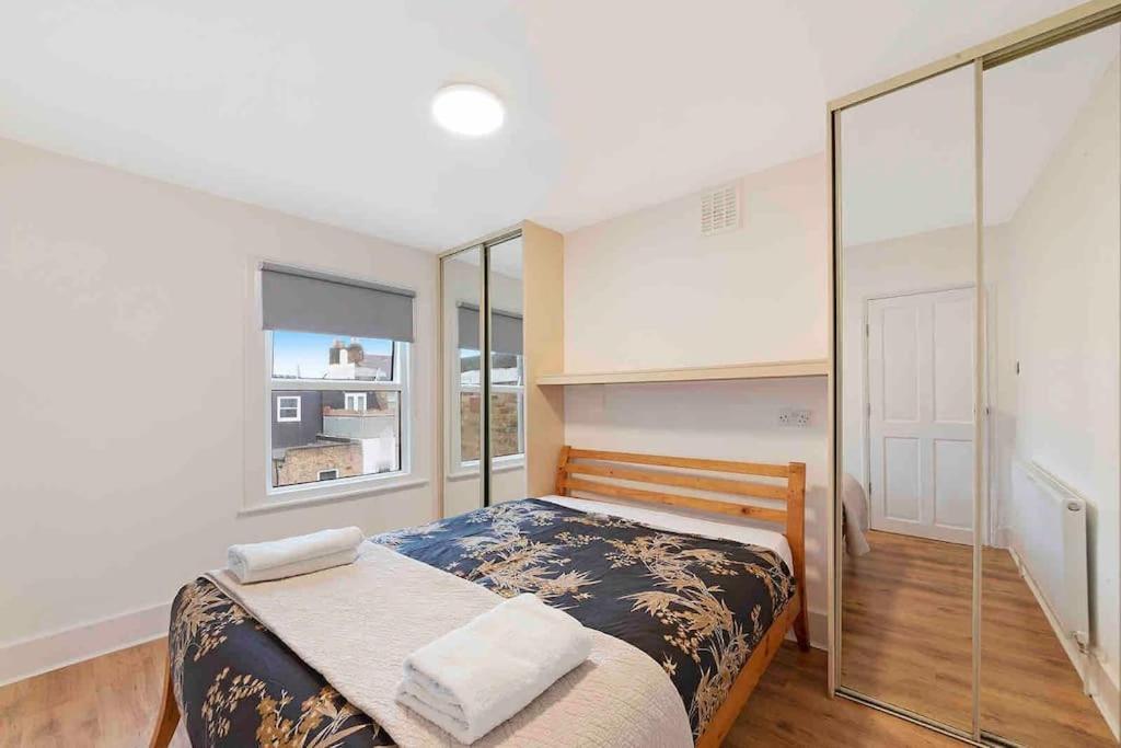 New 1 Bed Westfield/ Chiswick/ Hammersmith Londra
